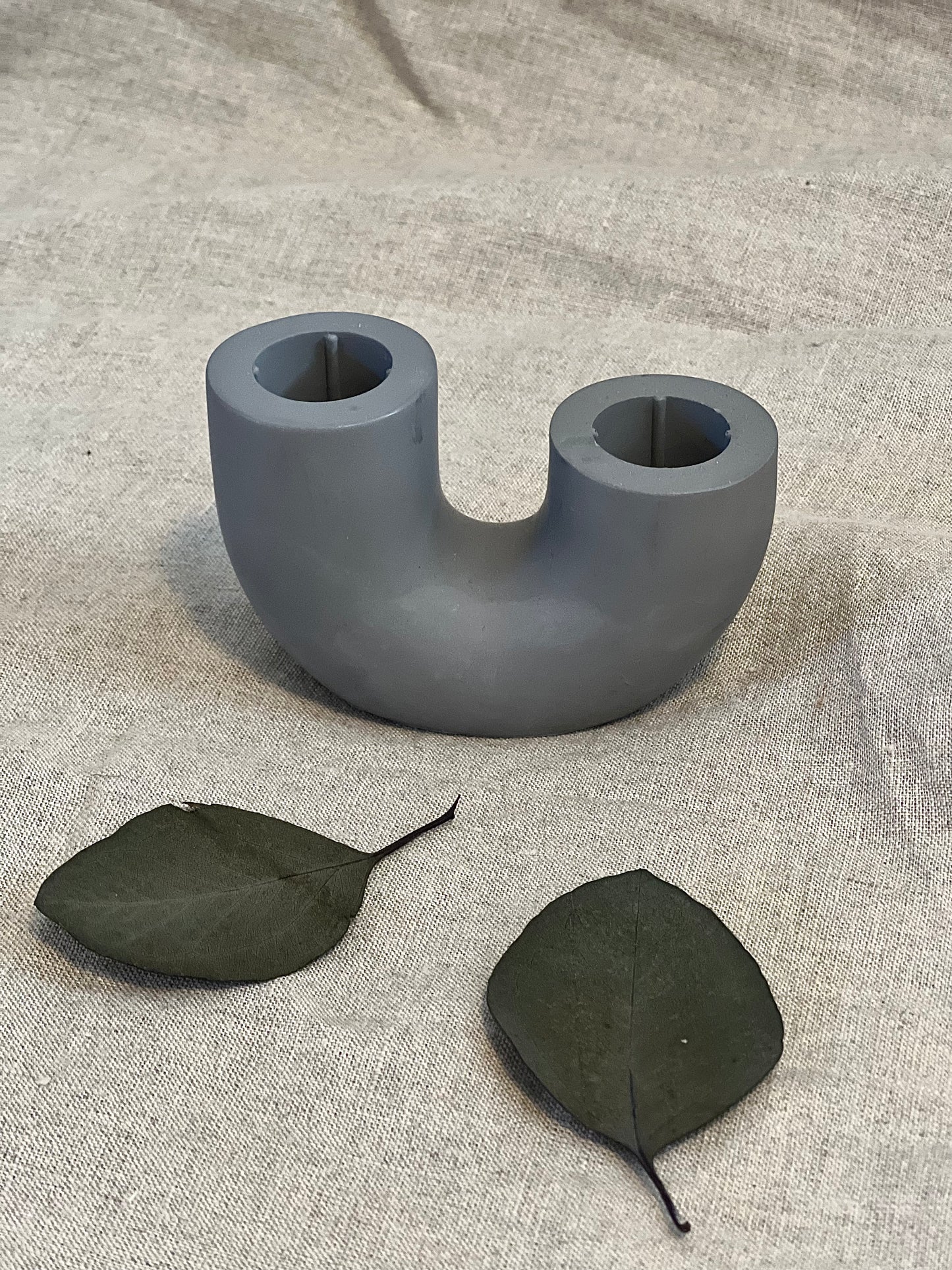 U-shaped candle holder