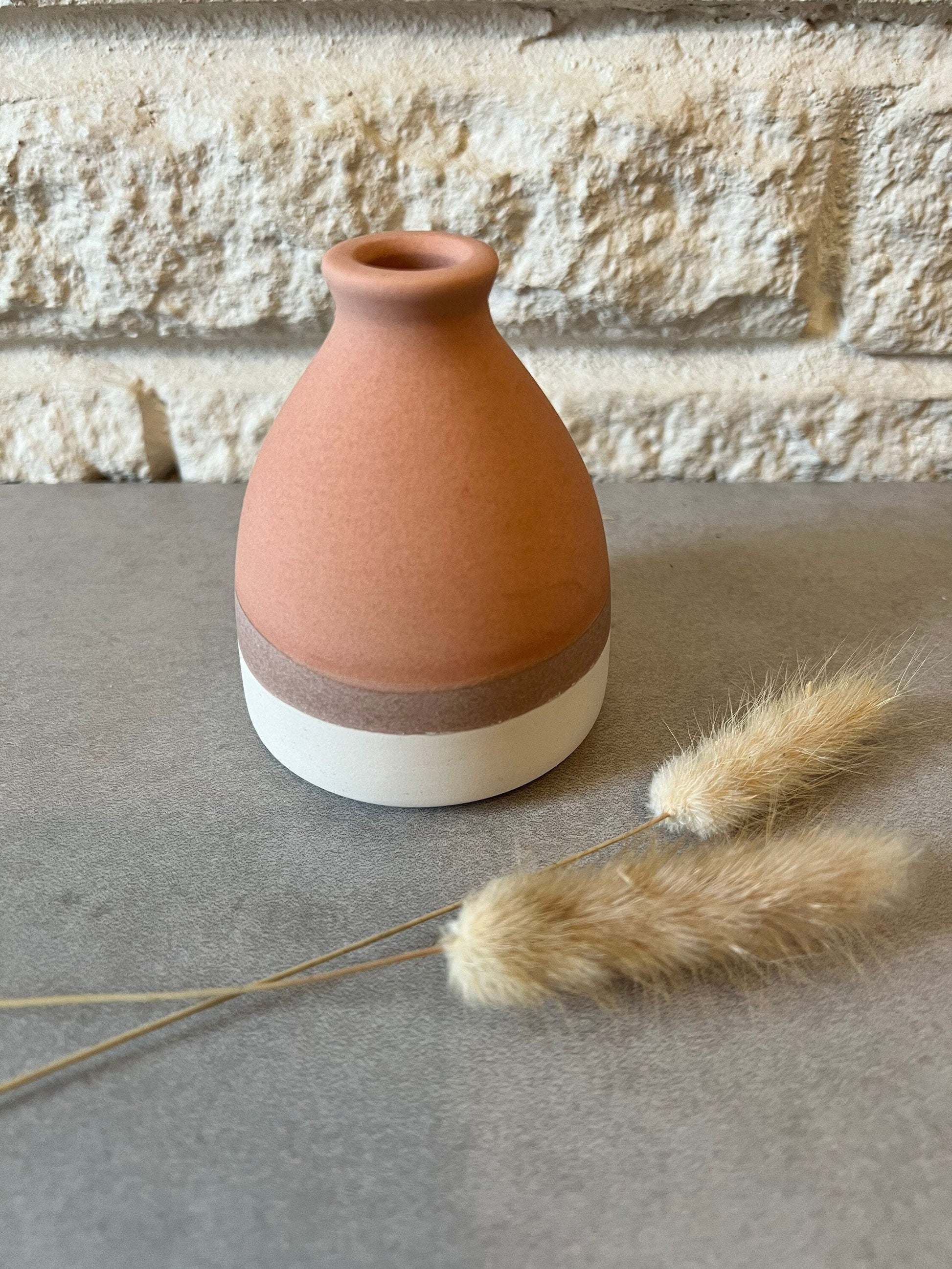 Terracotta bud vase - EMB Pretty