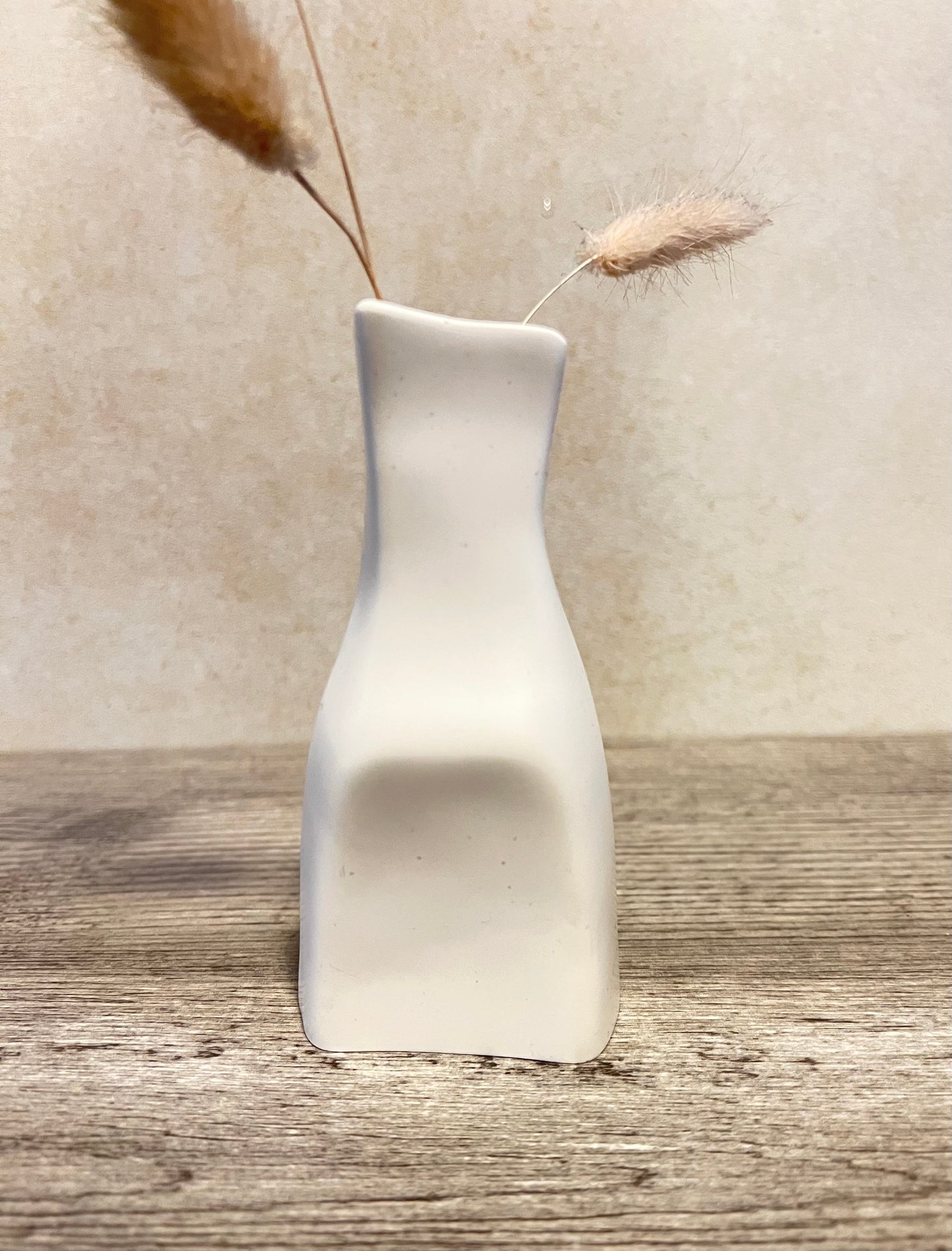 Standing Lady vase - EMB Pretty