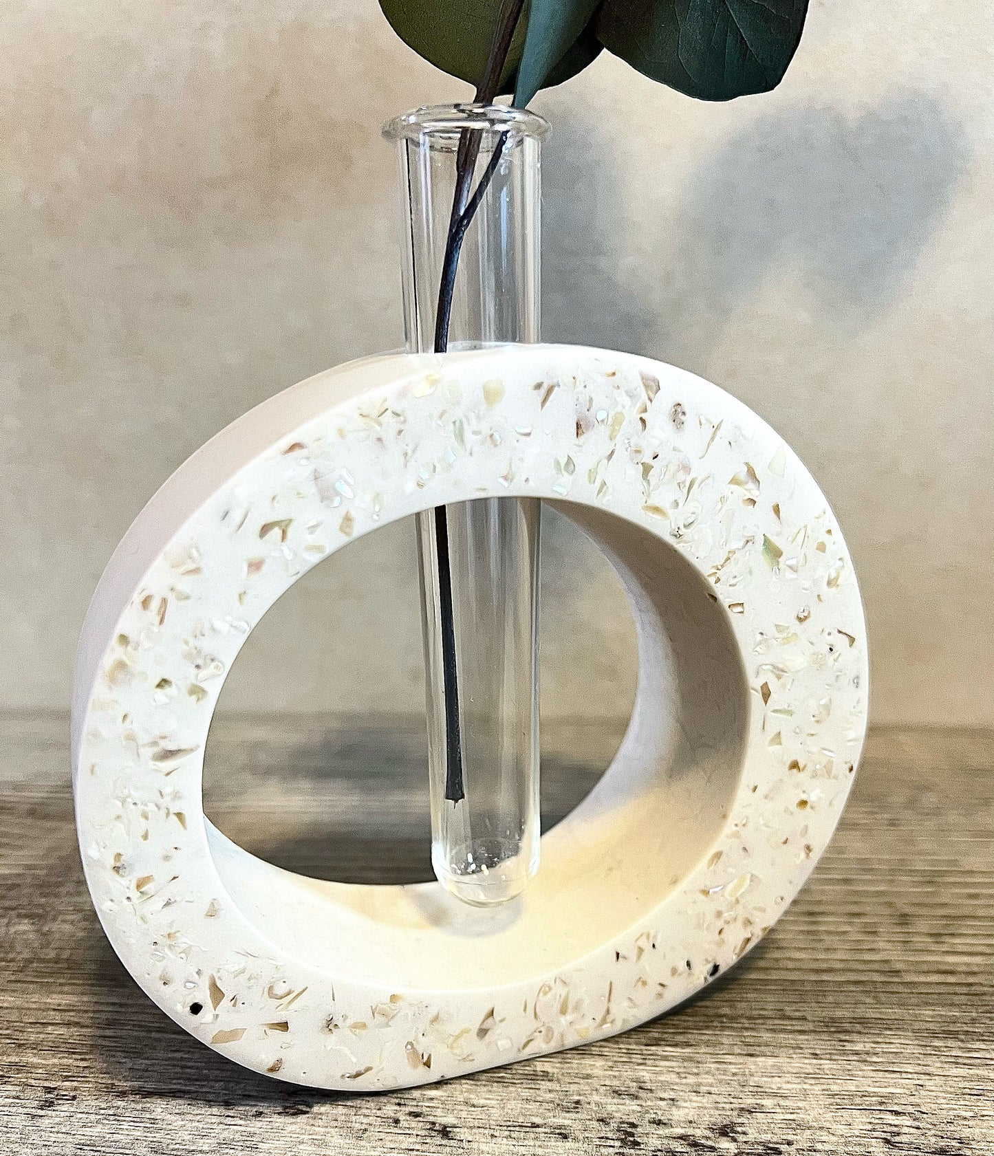 Mother of Pearl ‘O’ vase - EMB Pretty