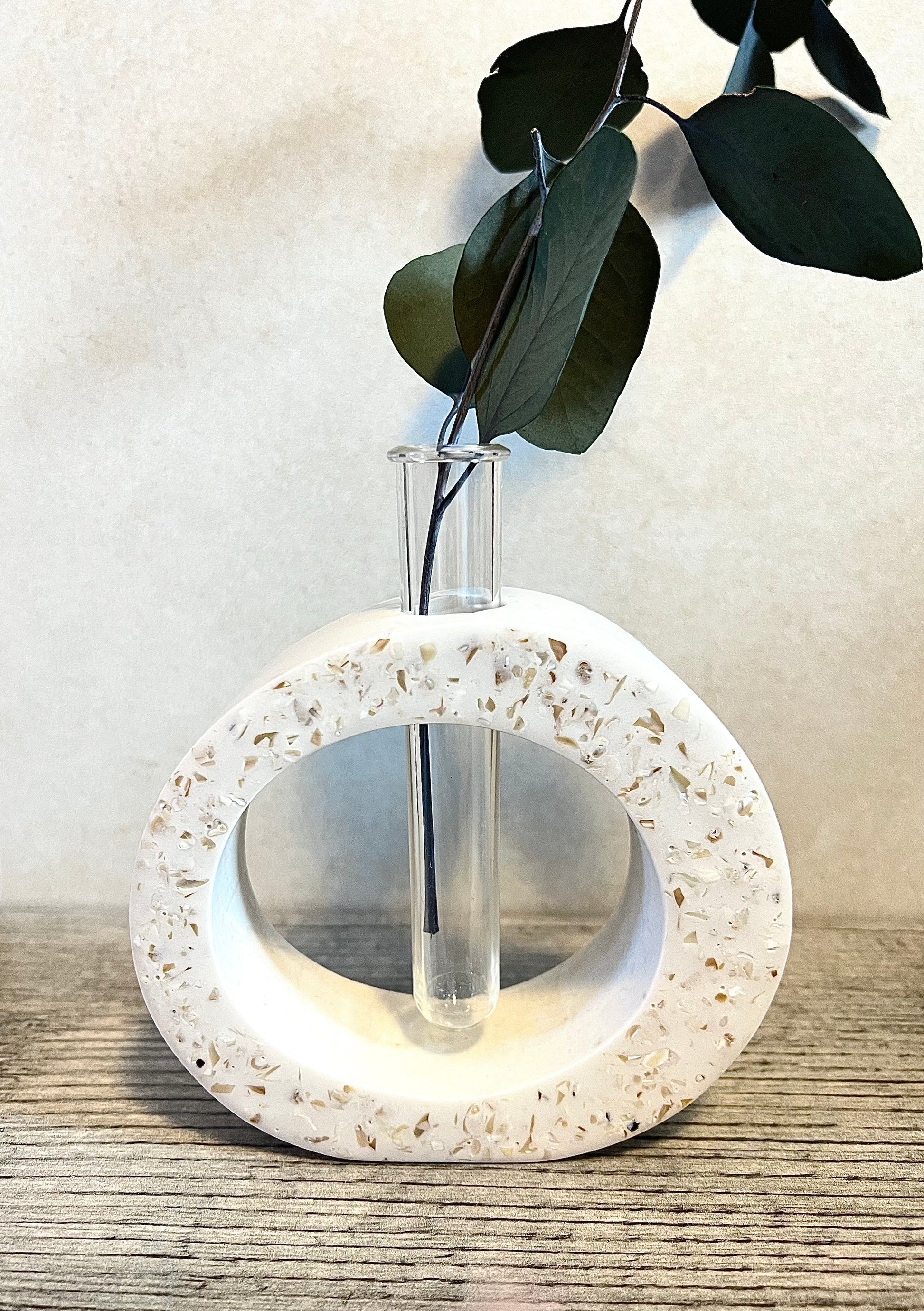 Mother of Pearl ‘O’ vase - EMB Pretty