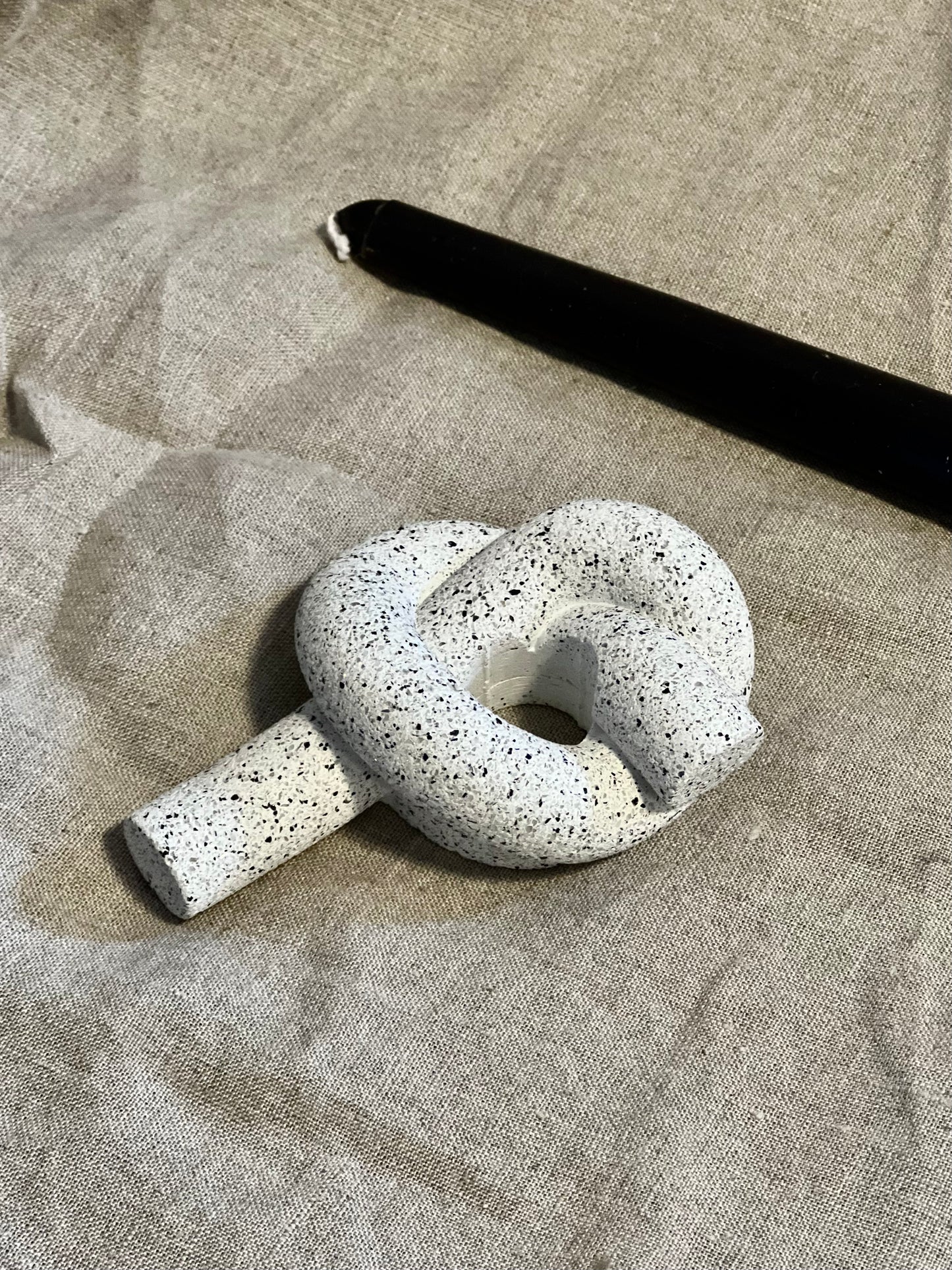 Knot stone candle holder